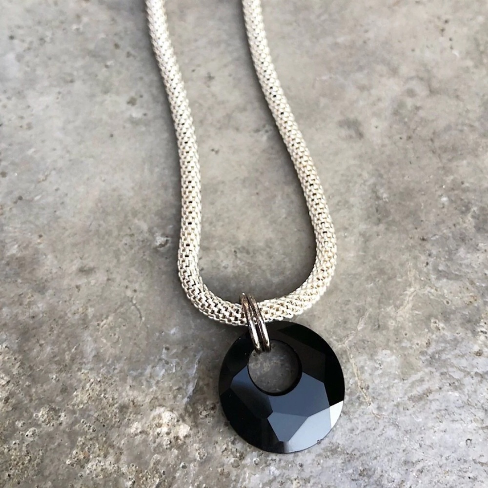 BRAND NEW ISABELLE GRACE VICTORIA NECKLACE. NWT